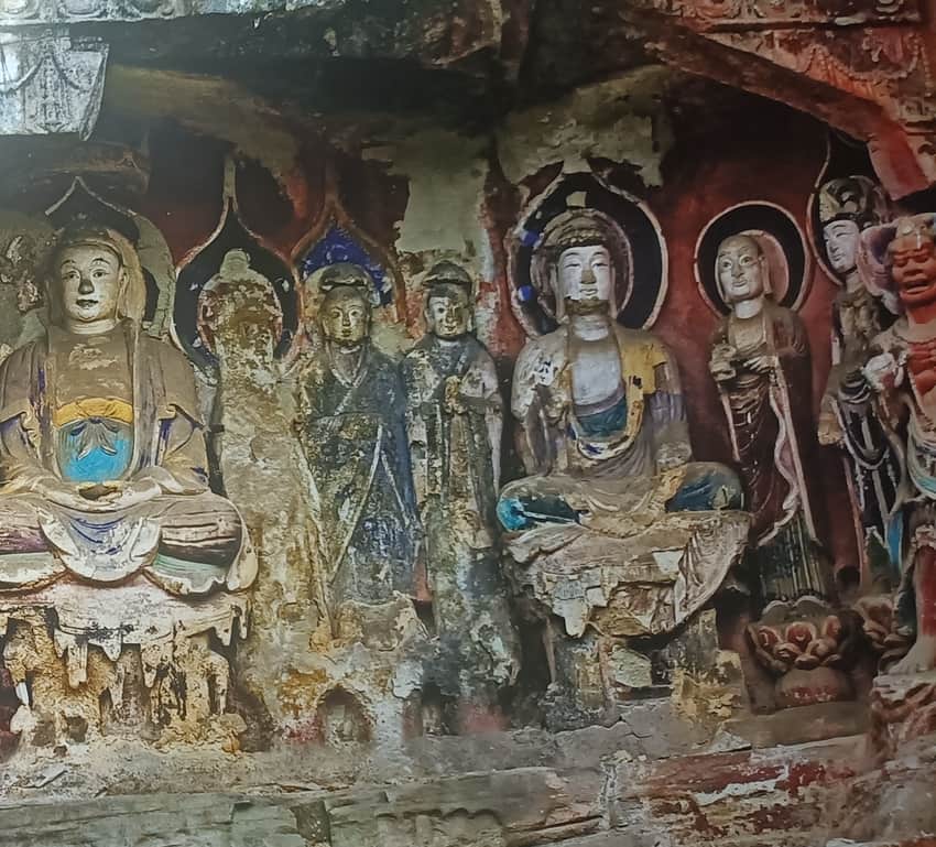 Paired seated figures in Southern Cliff Niche 107