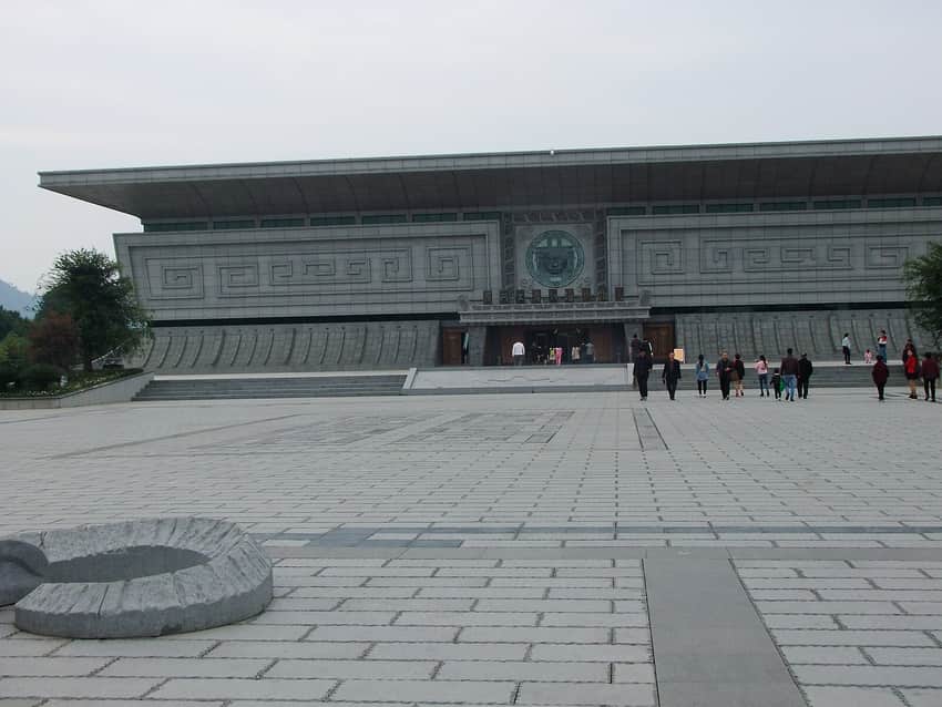 Front plaza and facade of Tanheli Bronze Museum