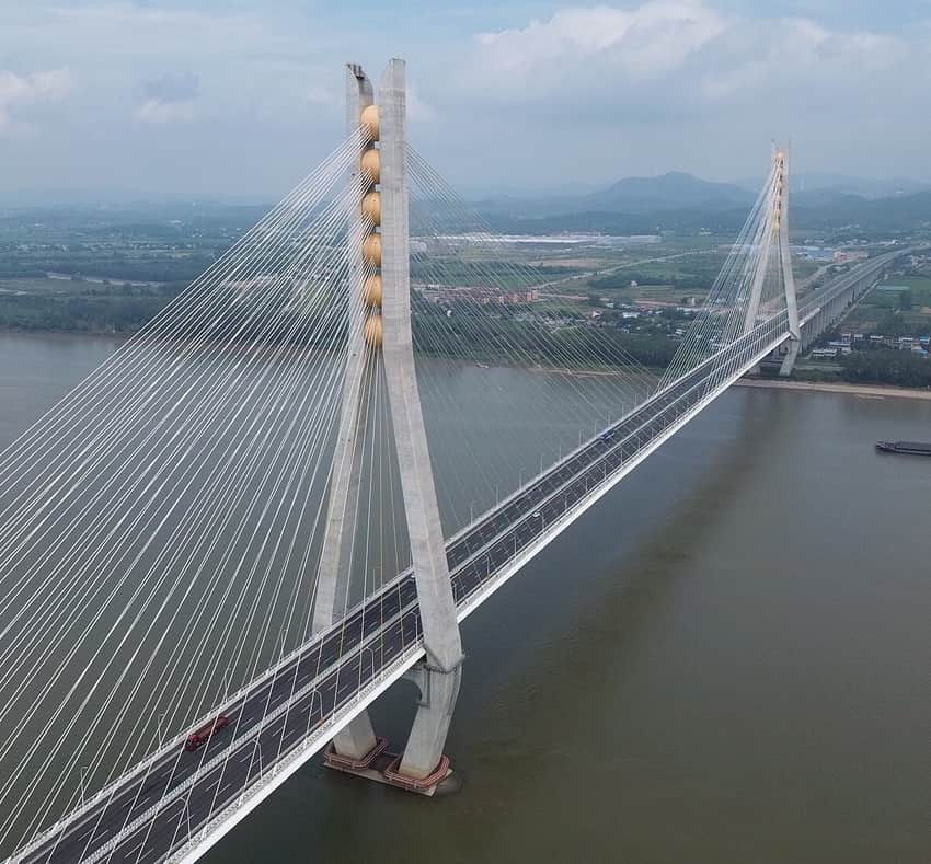 Chizhou Yangtze River Bridge in Chizhou