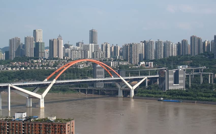 Caiyuanba bridge, rail deck and Yangtze riverbanks