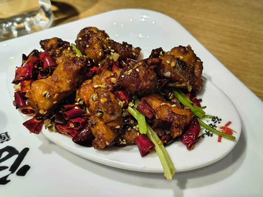 Plate of chicken pieces and dried chiles used as a laziji reference
