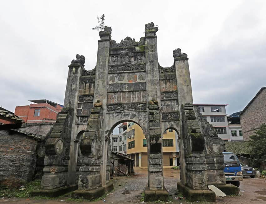 Three-opening ceramic archway at Renshi Town in Kaijiang