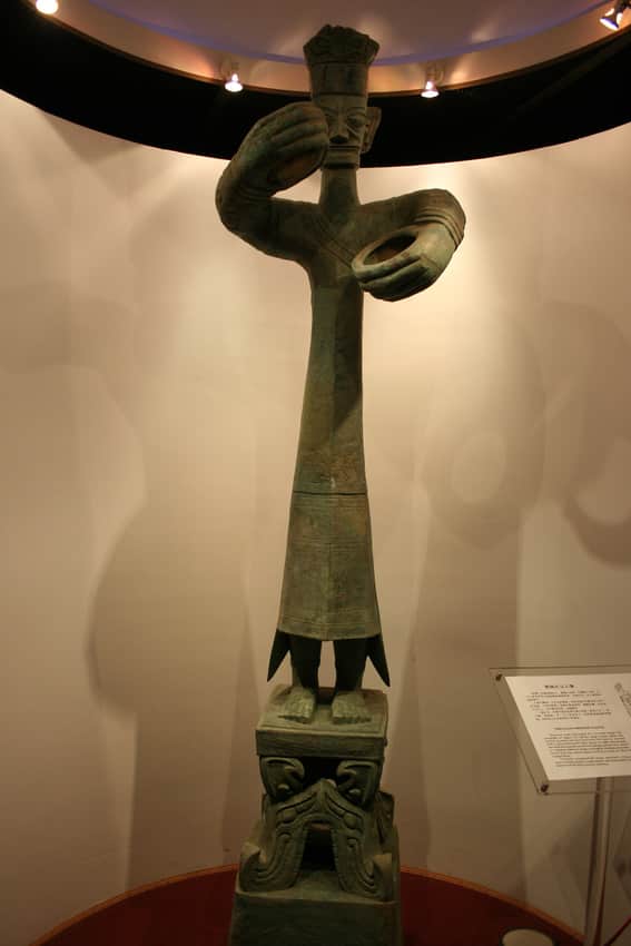 Sanxingdui colossal bronze standing figure