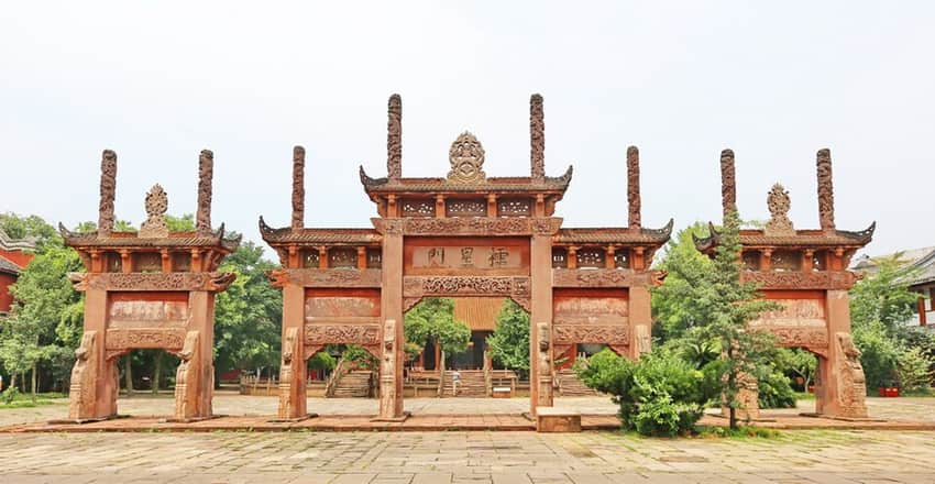 Courtyard and historic buildings at Deyang Confucian Temple