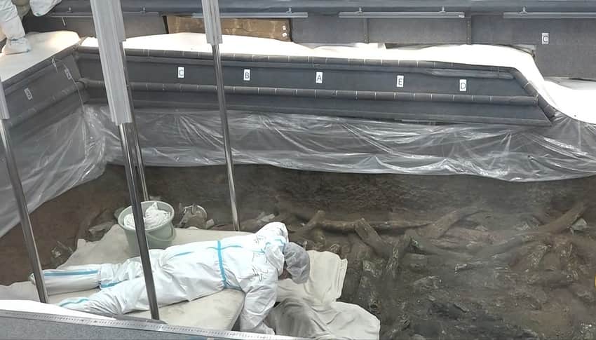 Archaeologist working at the Sanxingdui excavation in 2022