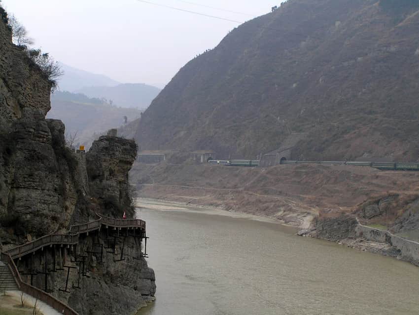 Multiple transport layers at Mingyue Gorge