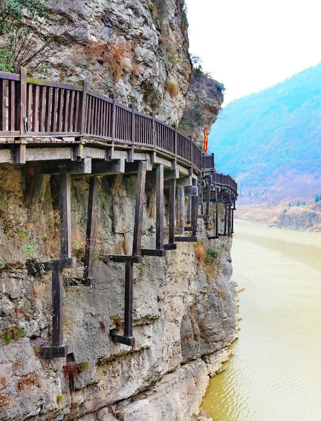 Managed walkway at the Mingyue Gorge cliff-road site