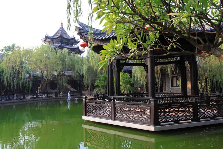 Pond and pavilions within Yuyin Shanfang
