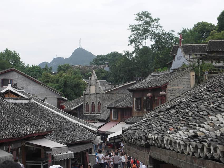 Dated everyday street scene in Guiyang