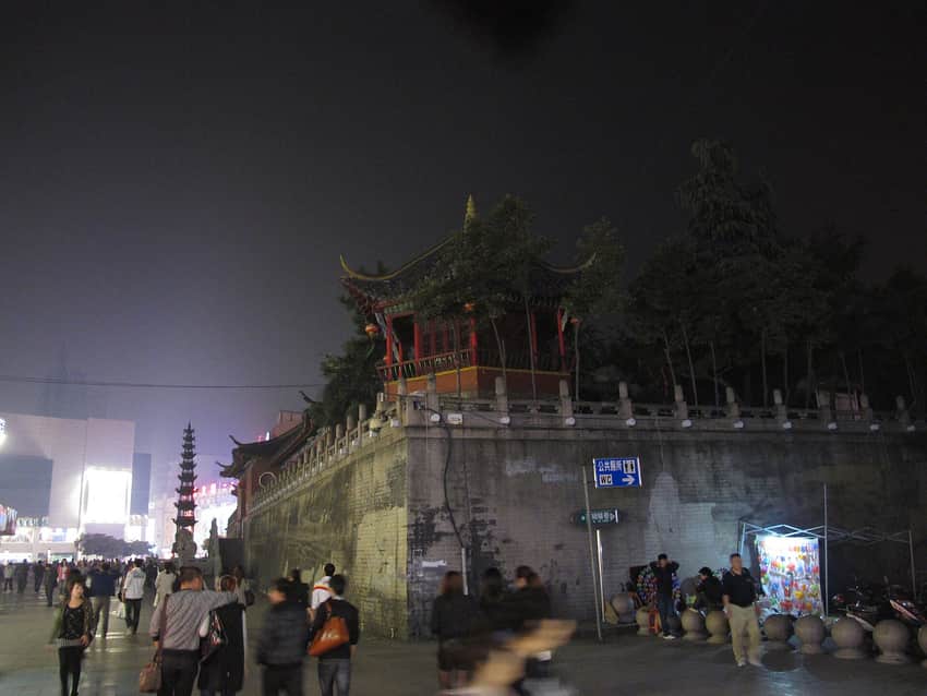 Evening street view of Mingjiao Temple in Hefei in 2010