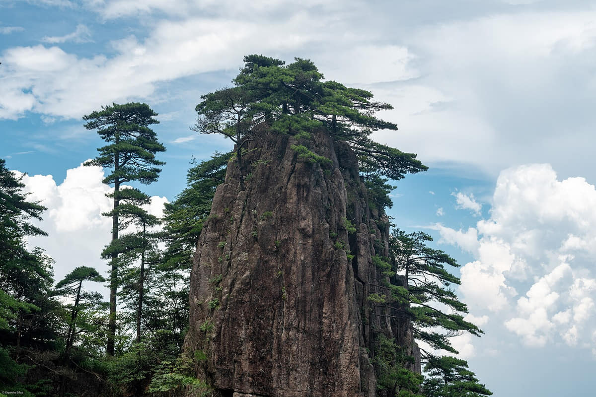 Verified documentary photograph of a landmark in Huangshan