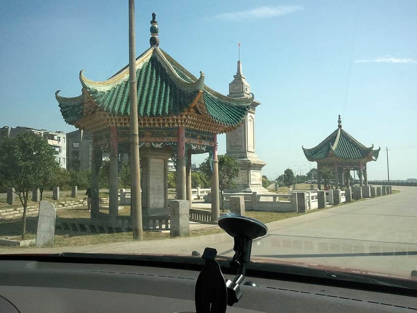 Jingjiang flood-diversion monument in Jingzhou