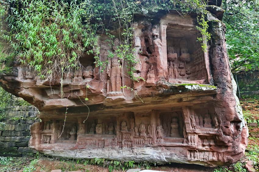 Cliff sculptures at Zhengshan in Danling County