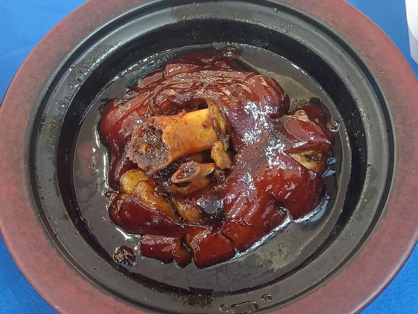Contextual photograph of a Su-Dongpo ham hock dish