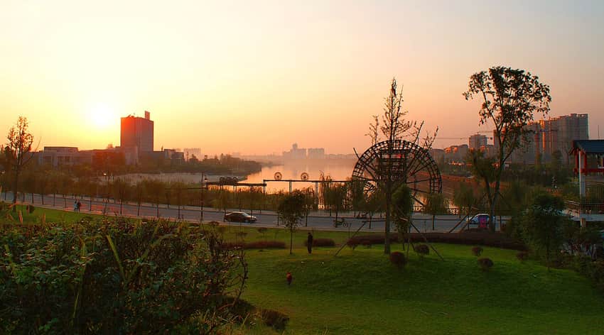 Lakeside park and waterwheel in Dongpo District