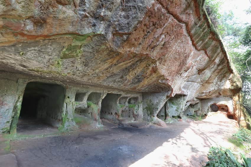 Ruifeng cliff-tomb group in Qingshen