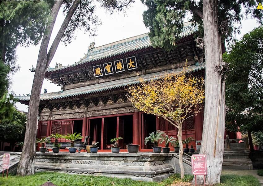 Main hall of Bao'en Temple in Pingwu County