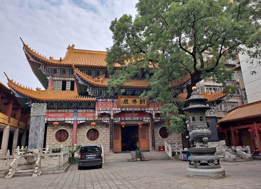 Exterior and entrance of Youmin Temple in Nanchang