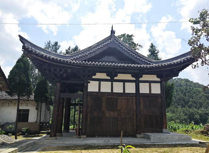 Main hall of Yongan Temple in Nanbu County