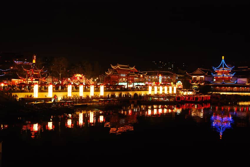 Waterside architecture in the Qinhuai and Confucius Temple area