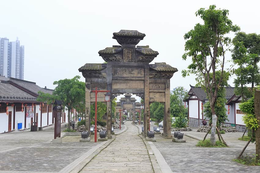 Niu Shumei memorial arch in Longchang