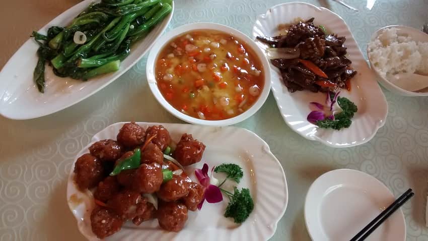 Four plated dishes and rice at Bao Fa Yuan in 2015