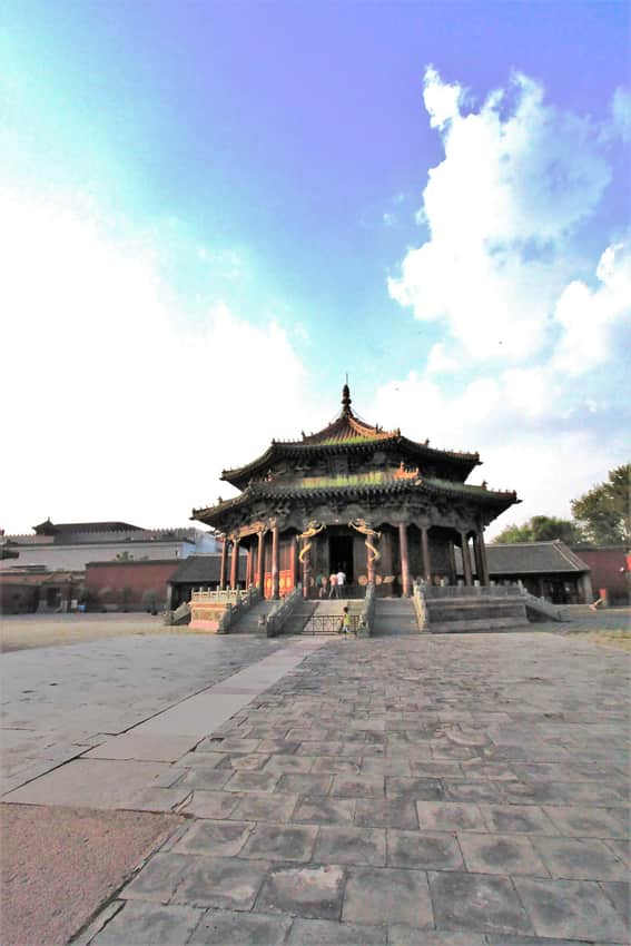 Octagonal Dazheng Hall across an open paved court