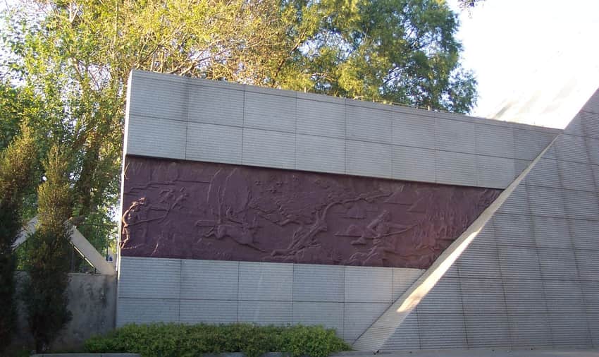Modern angular wall and interpretive relief at the Xinle Site museum