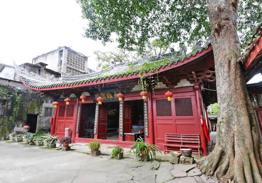 Main hall of Huiyan Temple in Pengxi