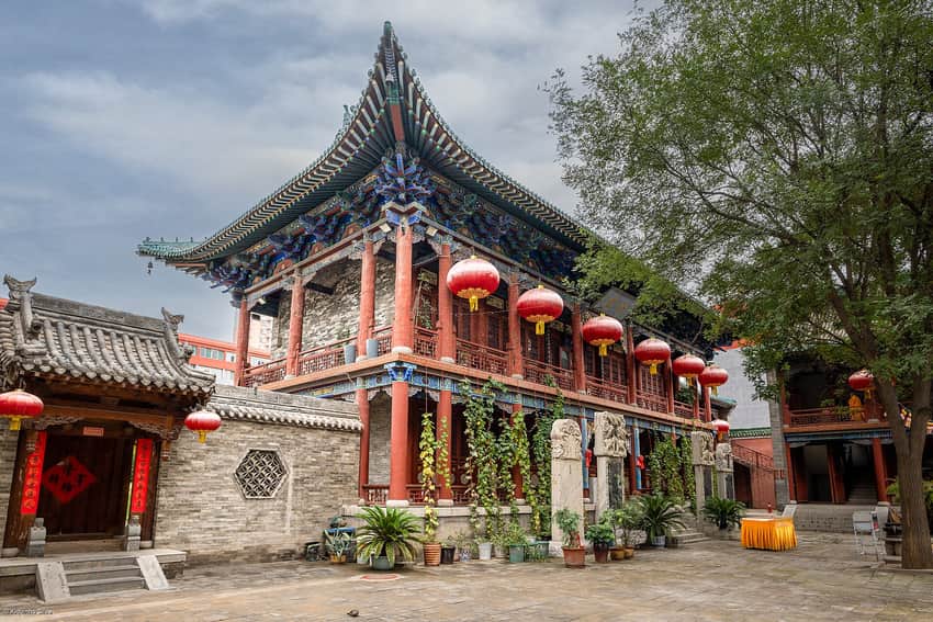 Painted hall, stelae, lanterns and courtyard at Chongshan Temple