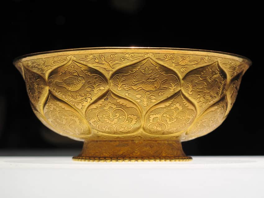 Gold bowl with lotus-petal panels, birds and animals from the Hejia Village hoard