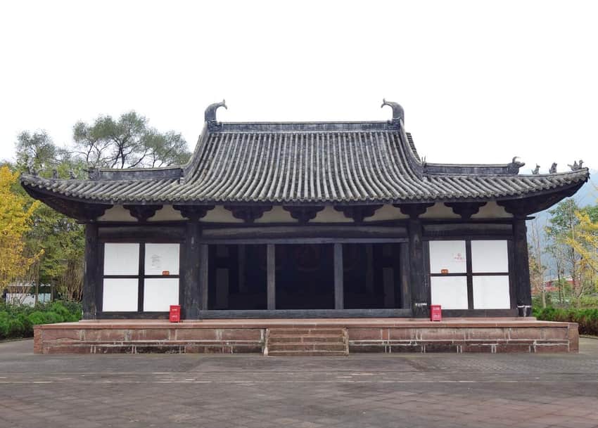 Timber-framed main hall of Qinglong Temple in Lushan
