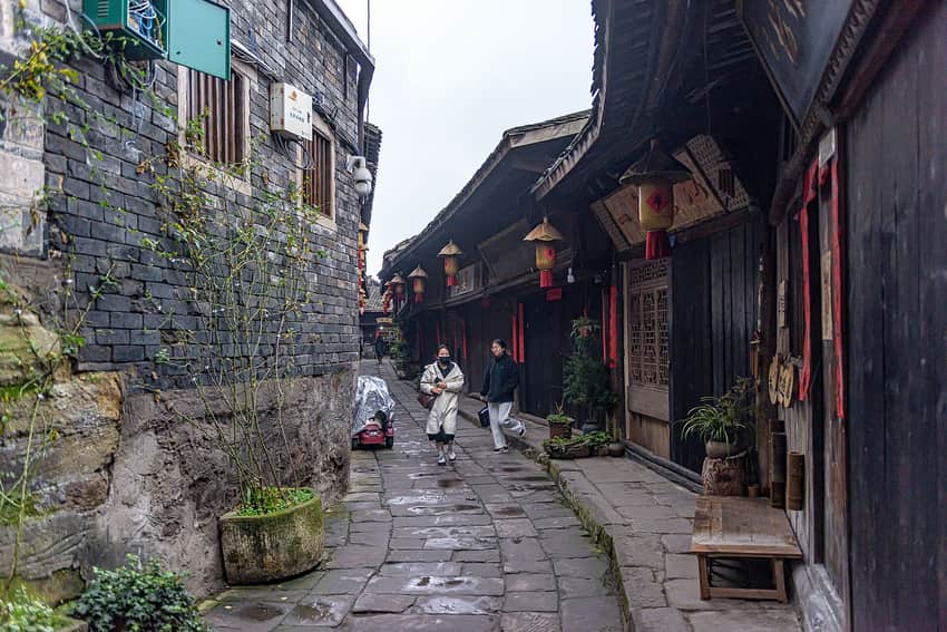 Narrow lived-in Xizi Alley in Lizhuang