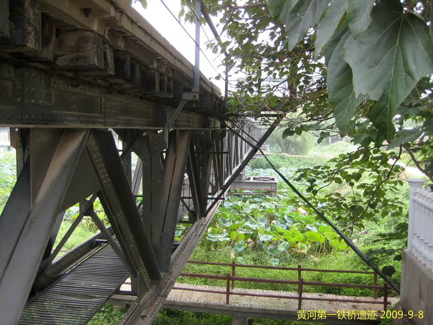 Historic remains of the first Zhengzhou Yellow River railway bridge